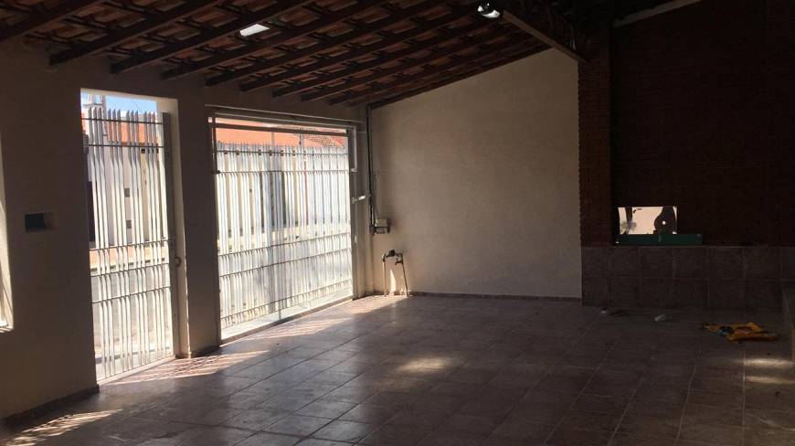 Foto 3 de Casa com 3 Quartos para alugar, 180m² em Vila Júlia, Mogi Guaçu