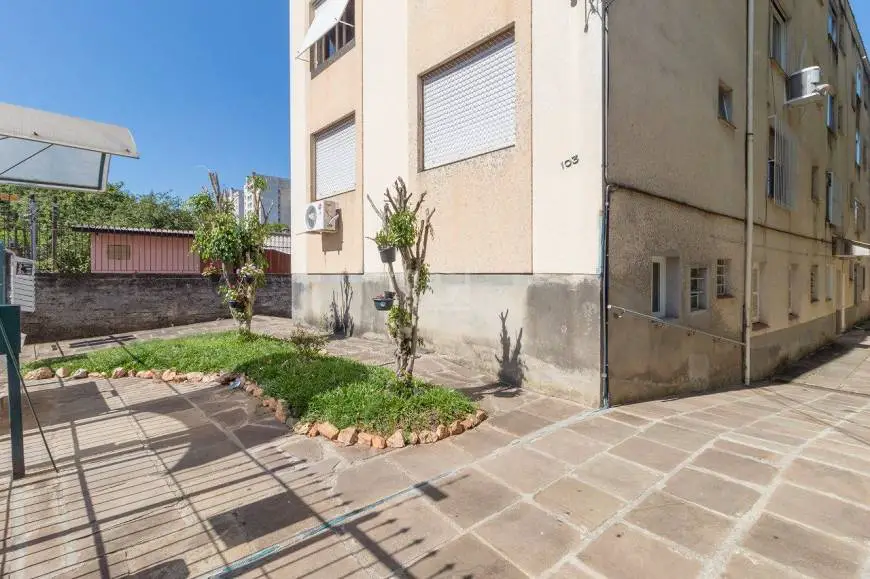 Foto 2 de Apartamento com 1 Quarto à venda, 41m² em Jardim Lindóia, Porto Alegre