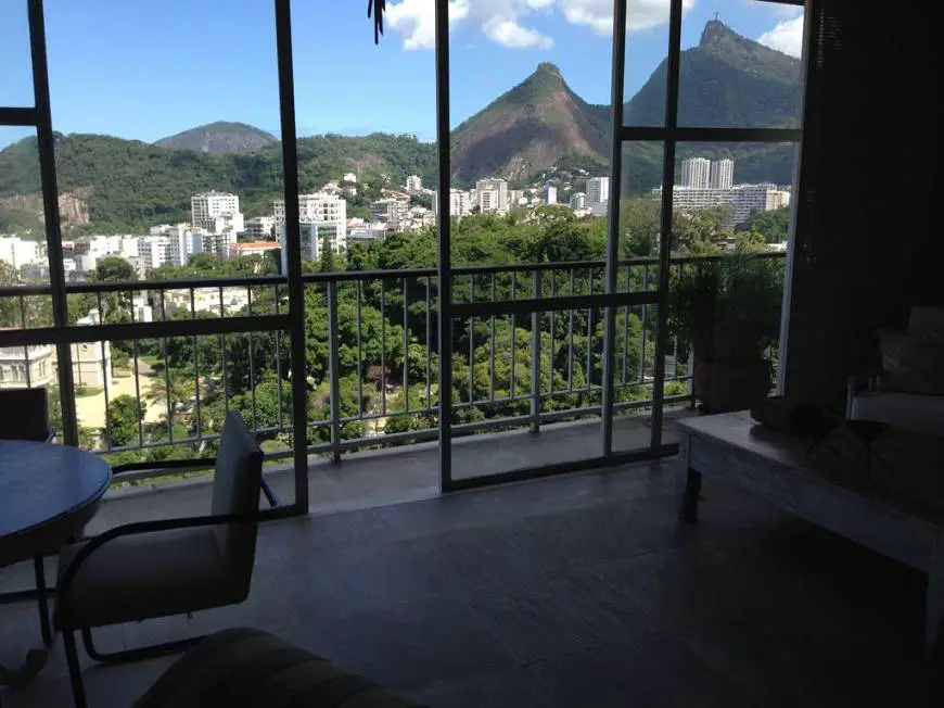 Foto 1 de Apartamento com 2 Quartos para alugar, 235m² em Laranjeiras, Rio de Janeiro