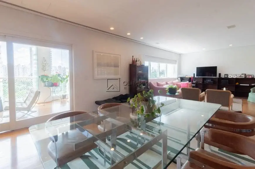 Foto 1 de Apartamento com 3 Quartos para alugar, 211m² em Pinheiros, São Paulo