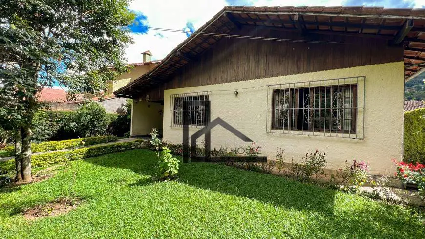 Foto 2 de Casa com 3 Quartos à venda, 140m² em Barra do Imbuí, Teresópolis