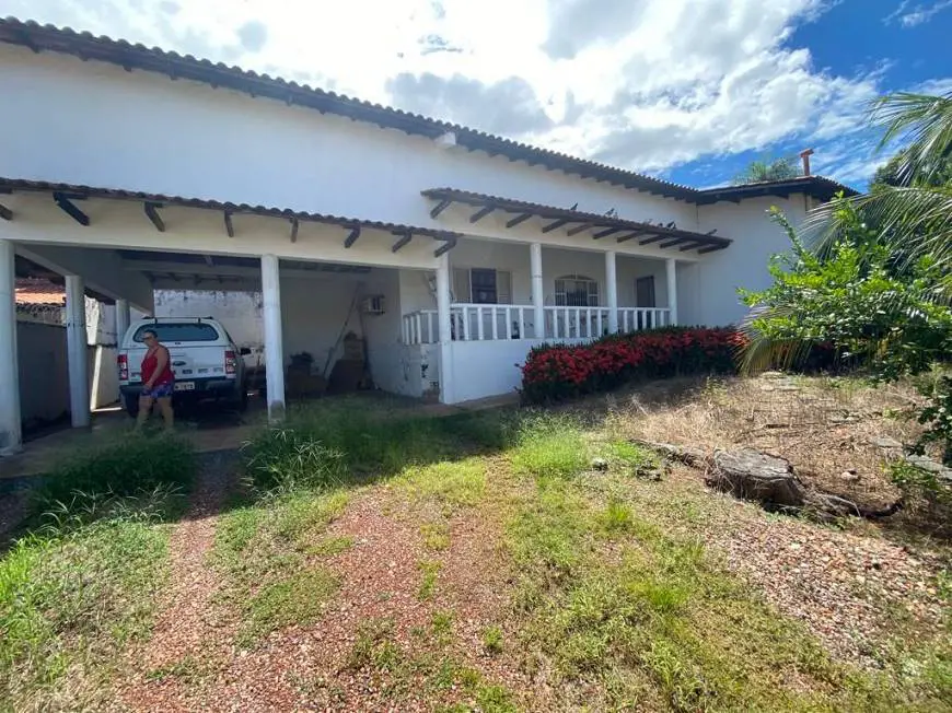 Foto 2 de Casa com 7 Quartos à venda, 600m² em Jardim Cuiabá, Cuiabá