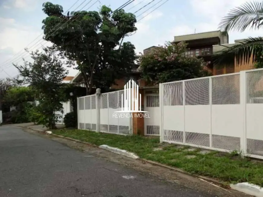 Foto 5 de Sobrado com 4 Quartos para alugar, 450m² em Sumaré, São Paulo