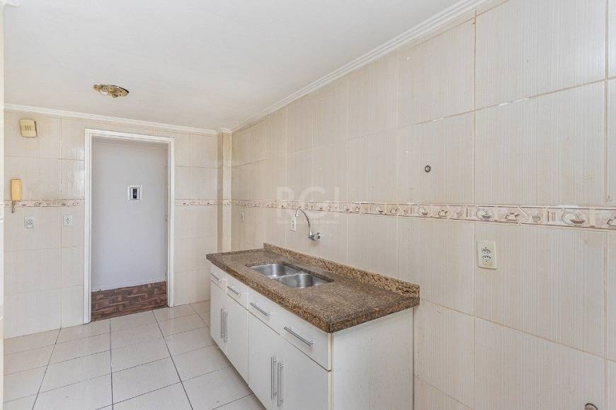 Foto 3 de Apartamento com 2 Quartos para alugar, 78m² em Santa Cecília, Porto Alegre