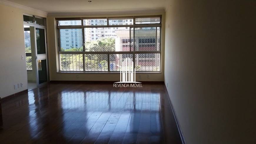 Foto 5 de Apartamento com 3 Quartos para alugar, 240m² em Jardim Europa, São Paulo