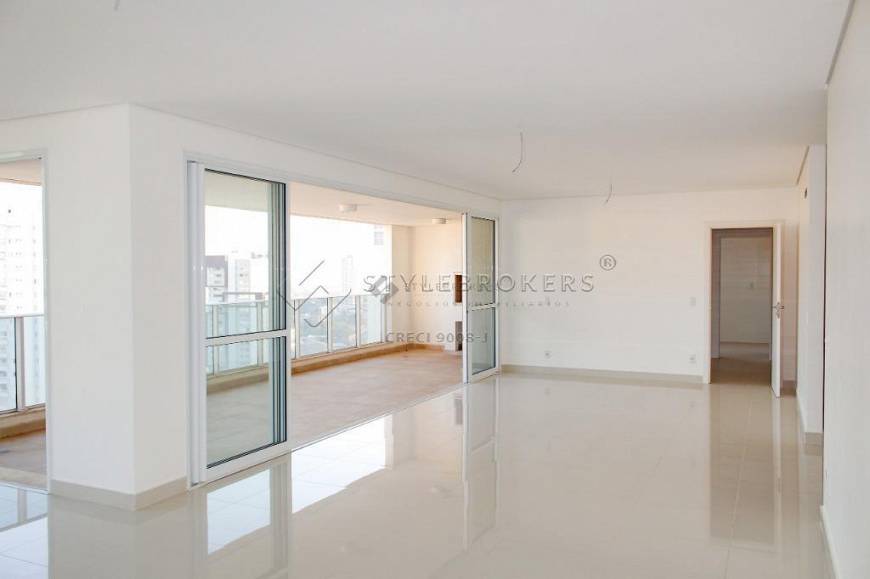 Foto 1 de Apartamento com 4 Quartos à venda, 225m² em Duque de Caxias, Cuiabá