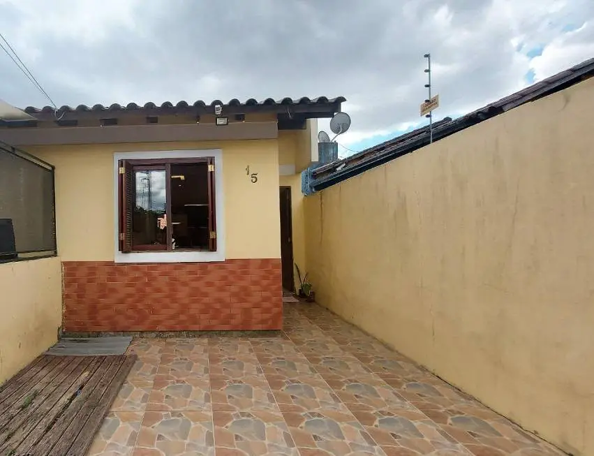 Foto 2 de Casa com 2 Quartos à venda, 51m² em Porto Verde, Alvorada