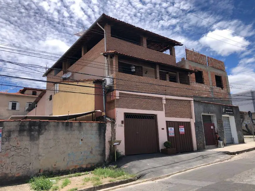 Foto 1 de Casa com 3 Quartos à venda, 290m² em Cardoso, Belo Horizonte