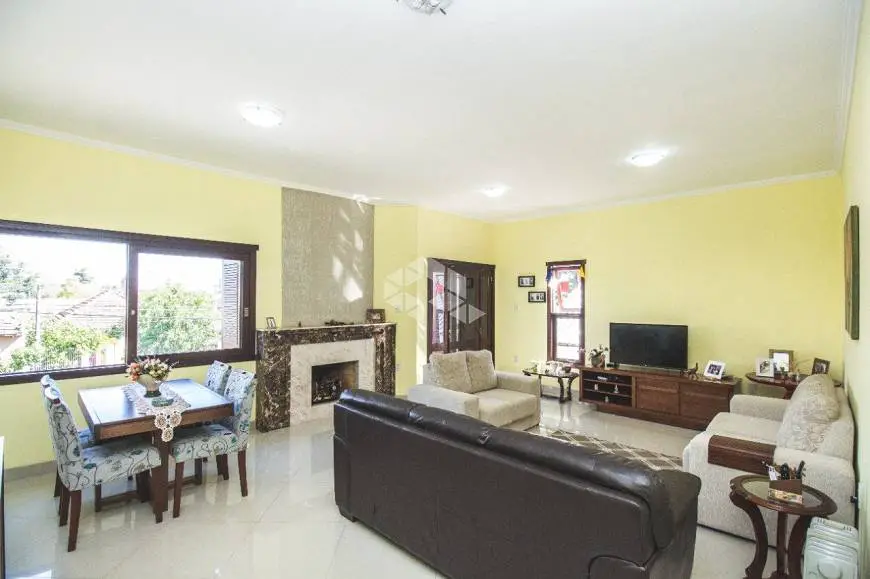 Foto 1 de Casa com 4 Quartos à venda, 218m² em Fátima, Canoas
