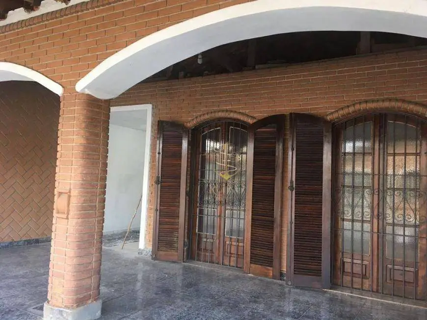 Foto 1 de Casa com 4 Quartos à venda, 200m² em Vila Industrial, São José dos Campos