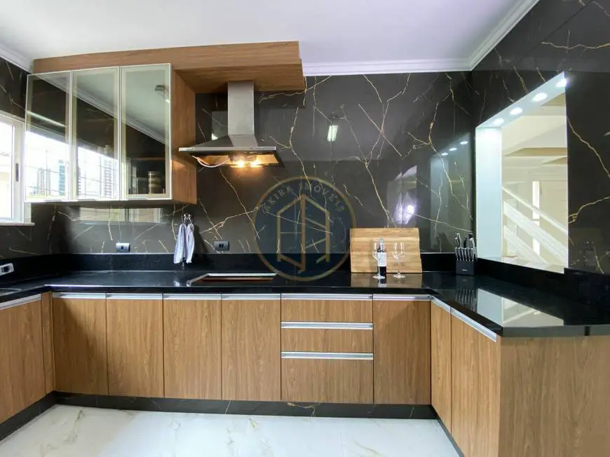 Foto 1 de Casa de Condomínio com 3 Quartos à venda, 225m² em Mercês, Curitiba