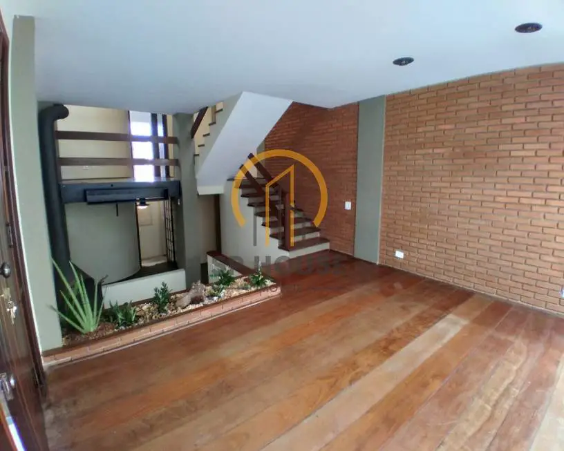 Foto 1 de Sobrado com 3 Quartos para alugar, 191m² em Mirandópolis, São Paulo