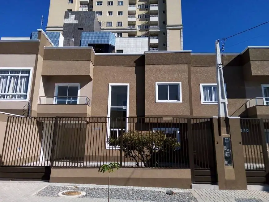 Foto 1 de Sobrado com 4 Quartos à venda, 140m² em Centro, São José dos Pinhais