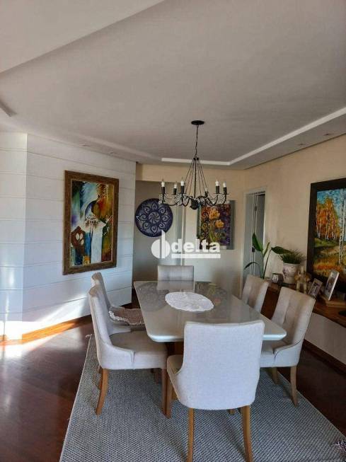 Foto 2 de Apartamento com 3 Quartos à venda, 160m² em Osvaldo Rezende, Uberlândia