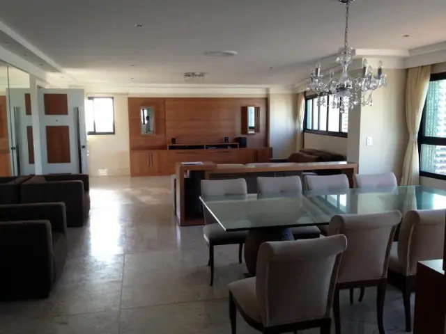 Foto 1 de Apartamento com 4 Quartos à venda, 210m² em Candelária, Natal