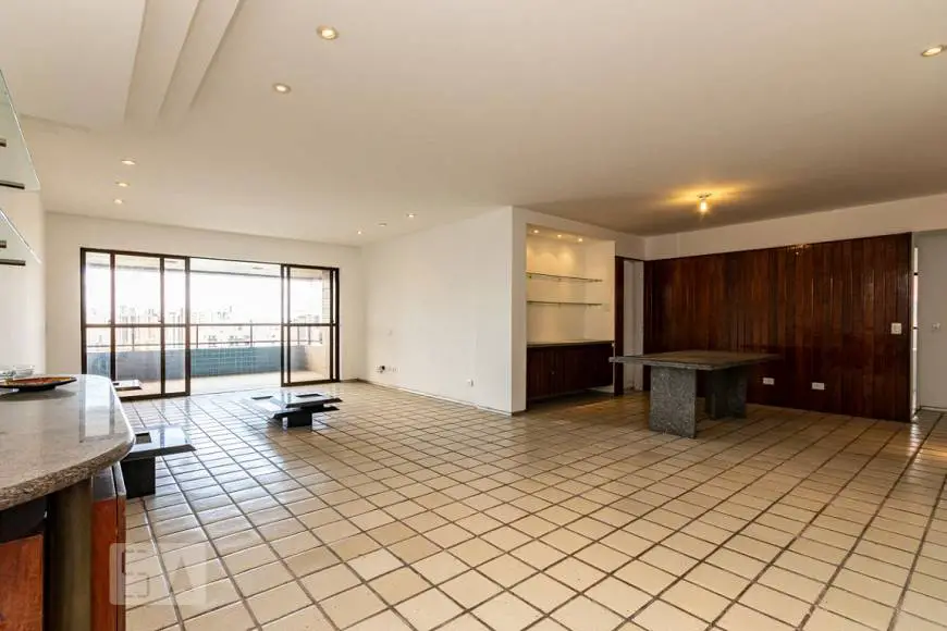 Foto 1 de Apartamento com 4 Quartos para alugar, 225m² em Casa Forte, Recife