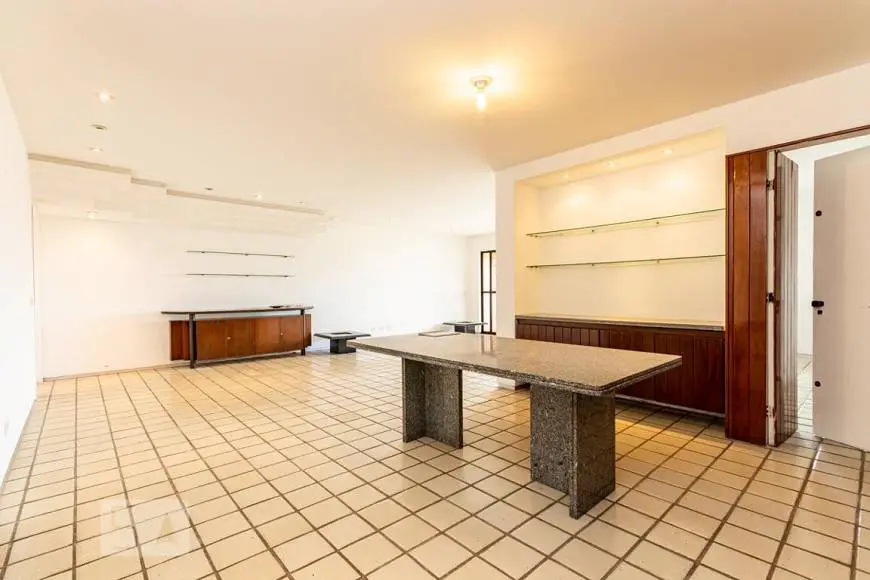 Foto 4 de Apartamento com 4 Quartos para alugar, 225m² em Casa Forte, Recife