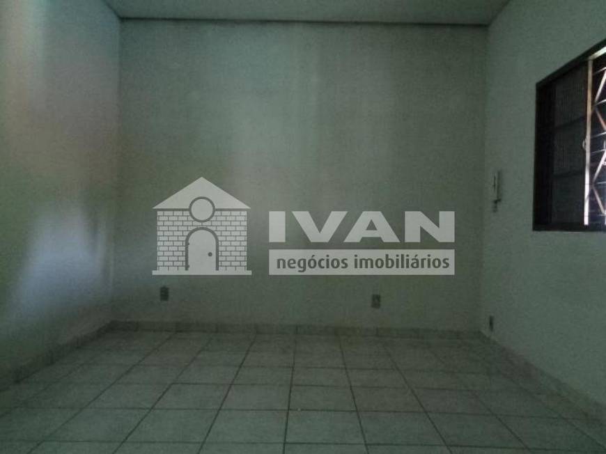 Foto 5 de Casa com 2 Quartos para alugar, 100m² em Vigilato Pereira, Uberlândia