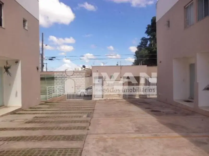 Foto 2 de Casa com 2 Quartos para alugar, 69m² em Vigilato Pereira, Uberlândia