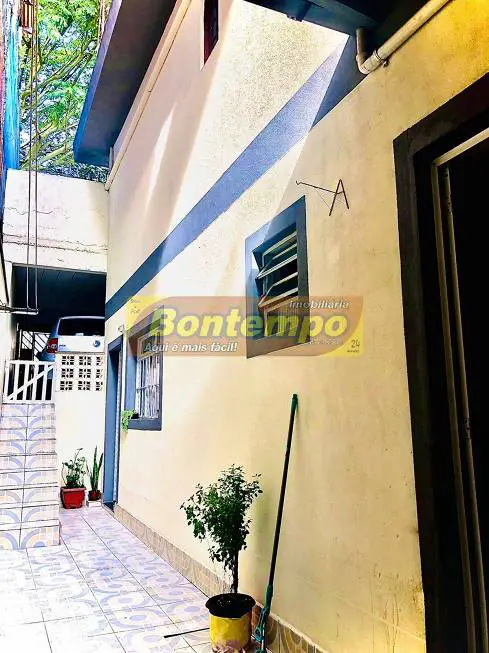 Foto 1 de Casa com 2 Quartos à venda, 89m² em Vila Sul Americana, Carapicuíba