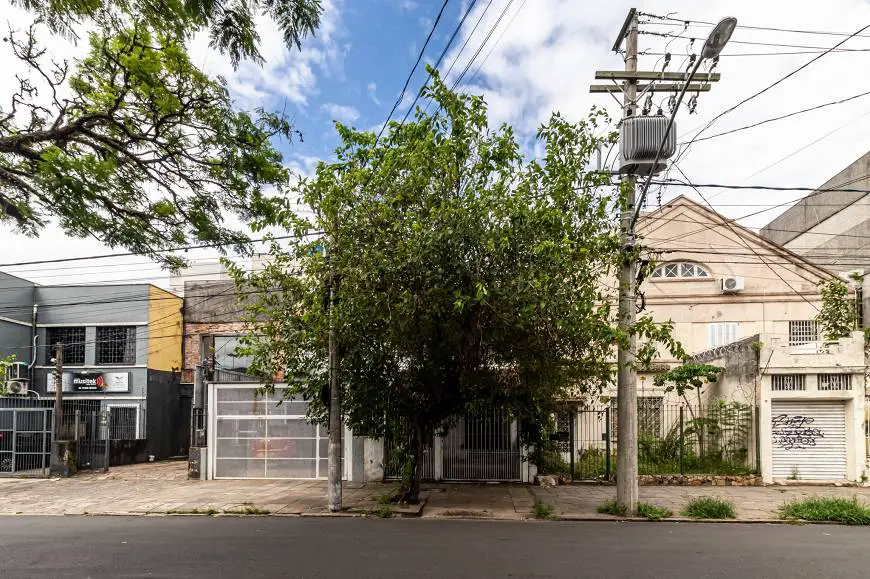 Foto 1 de Casa com 4 Quartos para alugar, 136m² em Floresta, Porto Alegre