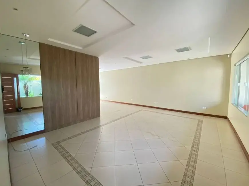 Foto 1 de Casa com 4 Quartos para alugar, 220m² em Vigilato Pereira, Uberlândia