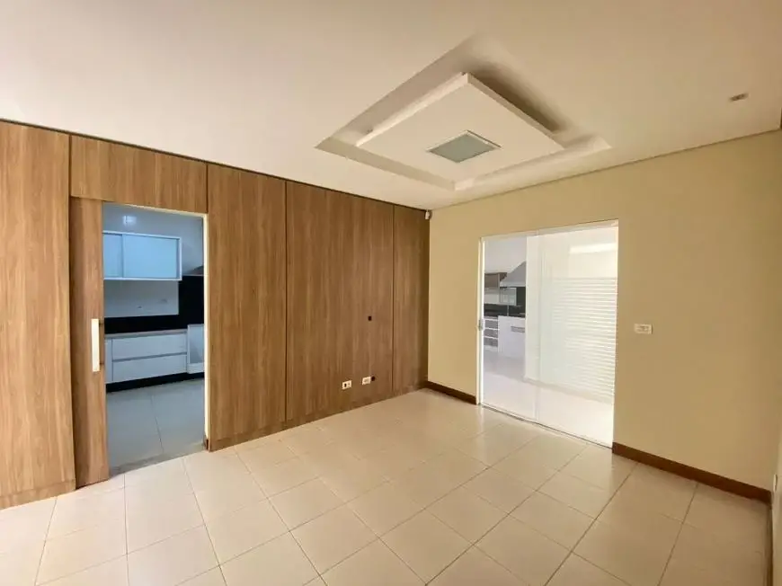 Foto 2 de Casa com 4 Quartos para alugar, 220m² em Vigilato Pereira, Uberlândia