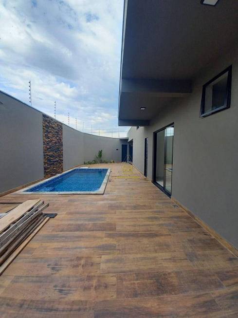 Foto 3 de Sobrado com 3 Quartos à venda, 257m² em Villa Santa Gianna, Franca