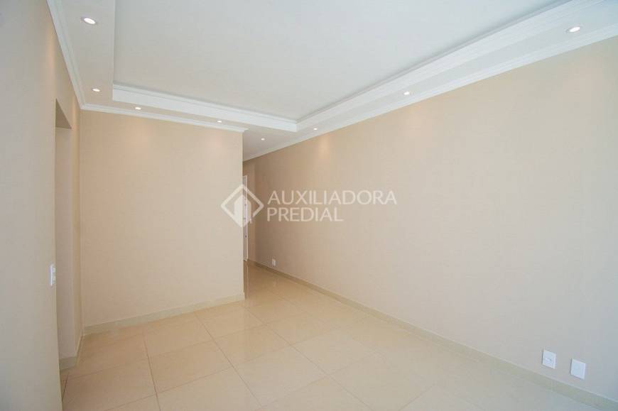 Foto 3 de Apartamento com 2 Quartos para alugar, 84m² em Santa Cecília, Porto Alegre