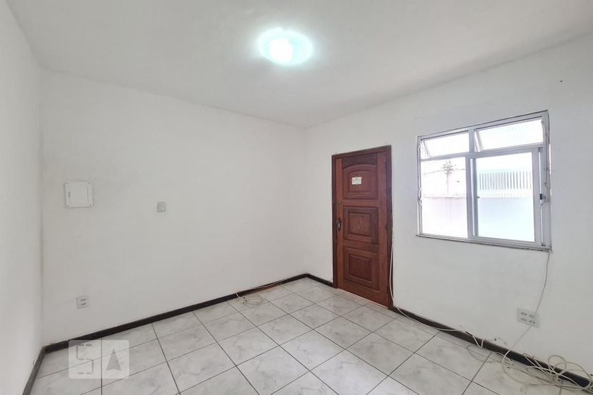 Foto 1 de Casa com 2 Quartos para alugar, 50m² em Todos os Santos, Rio de Janeiro