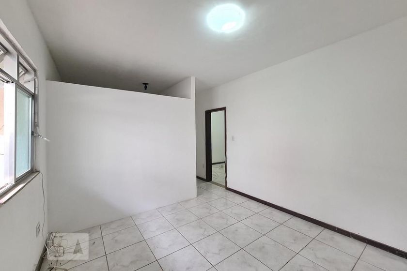 Foto 3 de Casa com 2 Quartos para alugar, 50m² em Todos os Santos, Rio de Janeiro