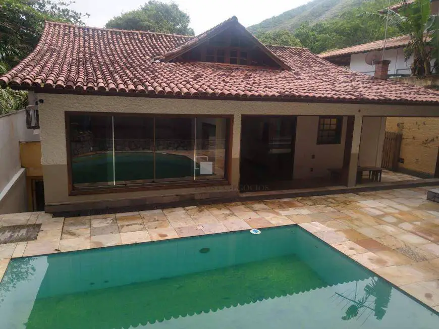 Foto 1 de Casa com 3 Quartos à venda, 440m² em Itacoatiara, Niterói