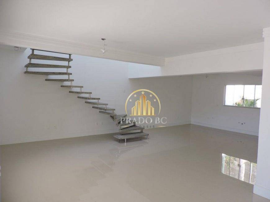 Foto 4 de Casa de Condomínio com 2 Quartos à venda, 176m² em Praia dos Amores, Balneário Camboriú