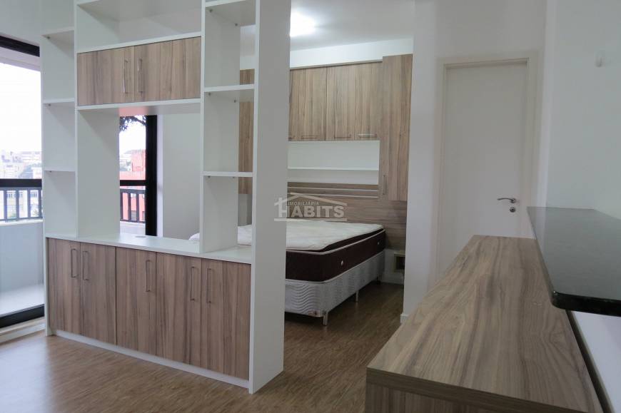 Foto 4 de Kitnet com 1 Quarto para alugar, 60m² em Centro, Curitiba