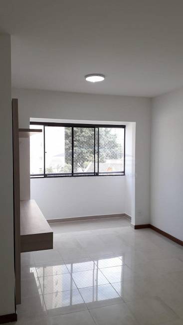 Foto 1 de Apartamento com 3 Quartos para alugar, 72m² em Vila Hamburguesa, São Paulo