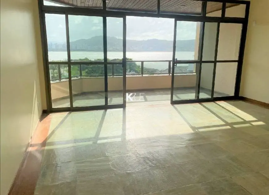Foto 1 de Apartamento com 4 Quartos à venda, 175m² em Coqueiros, Florianópolis