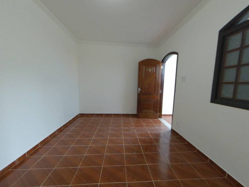 Foto 1 de Casa com 1 Quarto para alugar, 200m² em  Vila Valqueire, Rio de Janeiro