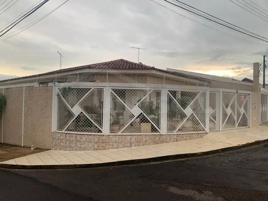 Foto 1 de Casa com 3 Quartos à venda, 220m² em Jardim Ohara, Marília