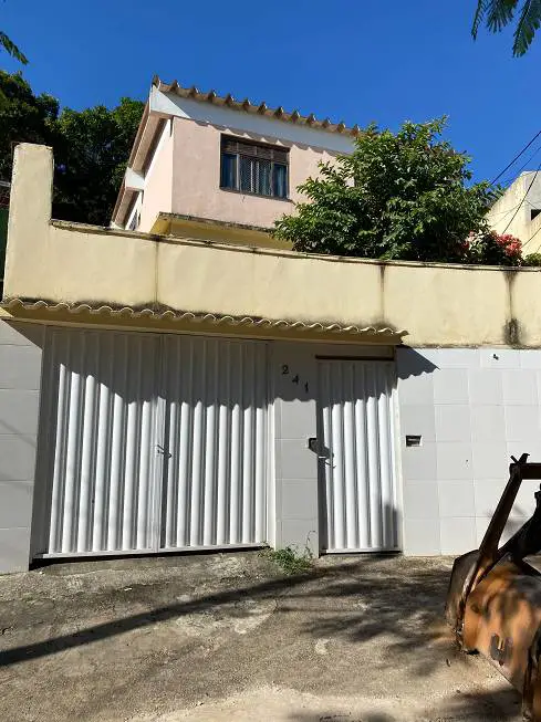Foto 1 de Casa com 3 Quartos para alugar, 240m² em  Vila Valqueire, Rio de Janeiro