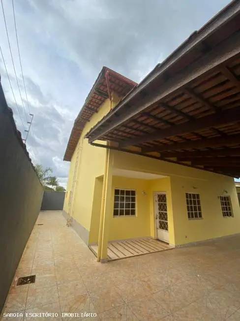 Foto 1 de Casa com 4 Quartos para alugar, 250m² em Residencial Santos Dumont, Brasília
