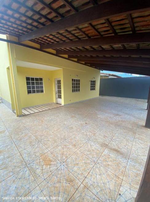 Foto 2 de Casa com 4 Quartos para alugar, 250m² em Residencial Santos Dumont, Brasília