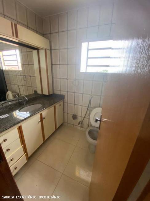 Foto 5 de Casa com 4 Quartos para alugar, 250m² em Residencial Santos Dumont, Brasília