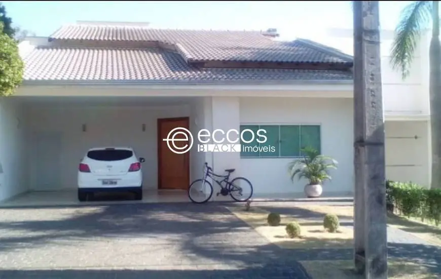 Foto 1 de Casa de Condomínio com 3 Quartos à venda, 240m² em Umuarama, Uberlândia