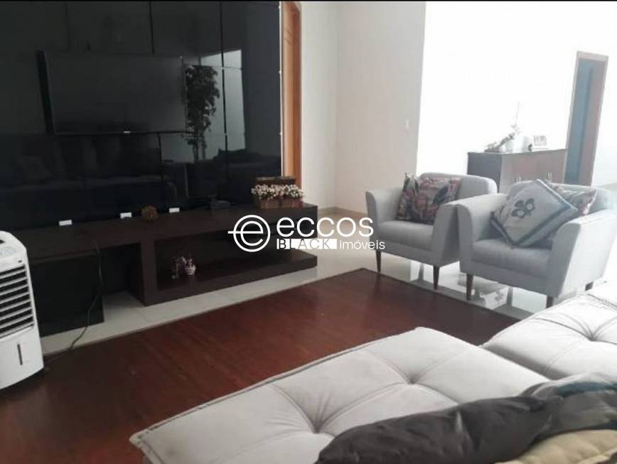 Foto 2 de Casa de Condomínio com 3 Quartos à venda, 240m² em Umuarama, Uberlândia