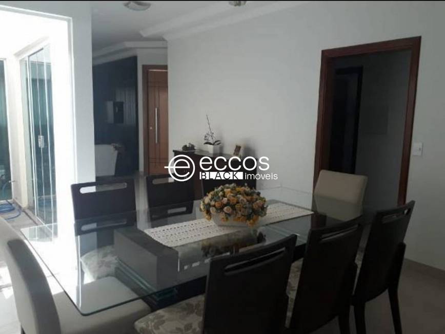 Foto 3 de Casa de Condomínio com 3 Quartos à venda, 240m² em Umuarama, Uberlândia