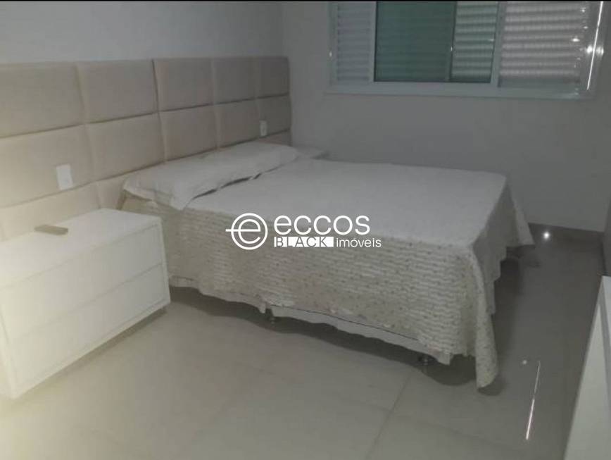 Foto 5 de Casa de Condomínio com 3 Quartos à venda, 240m² em Umuarama, Uberlândia