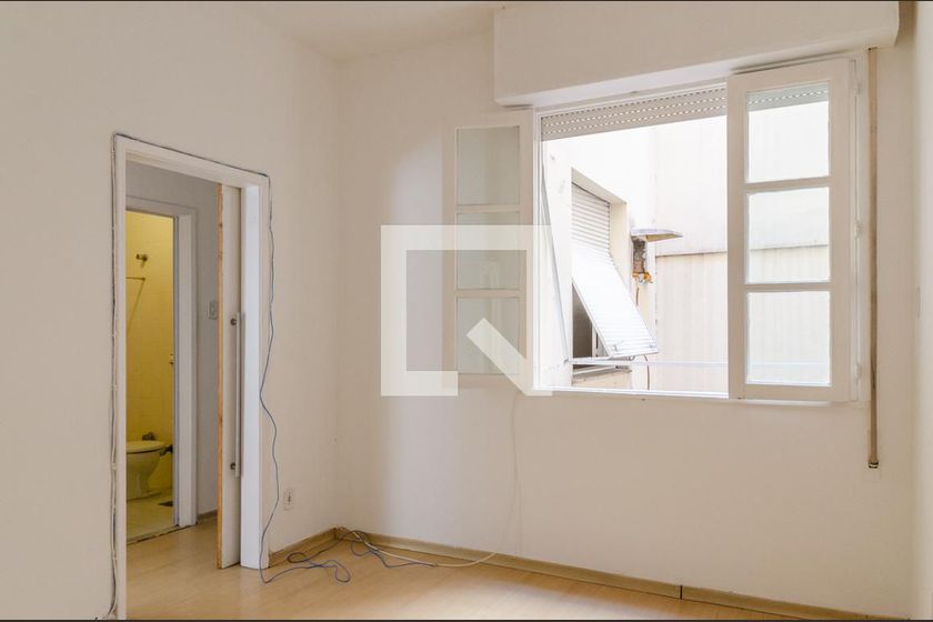 Foto 1 de Apartamento com 2 Quartos para alugar, 54m² em Laranjeiras, Rio de Janeiro