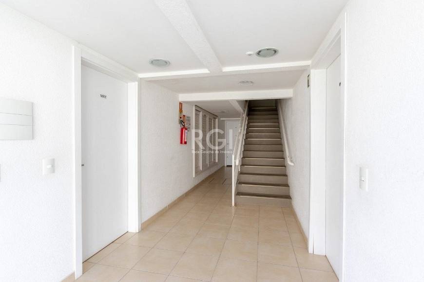 Foto 2 de Apartamento com 3 Quartos à venda, 51m² em Hípica, Porto Alegre