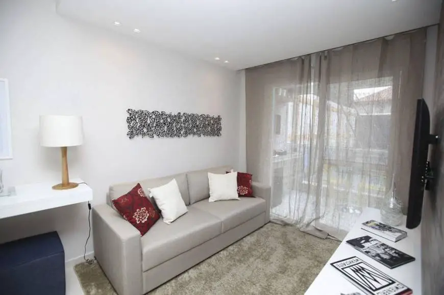Foto 2 de Apartamento com 3 Quartos à venda, 70m² em Olaria, Rio de Janeiro