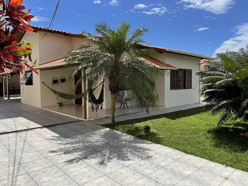 Foto 1 de Casa com 3 Quartos à venda, 210m² em Ingleses do Rio Vermelho, Florianópolis